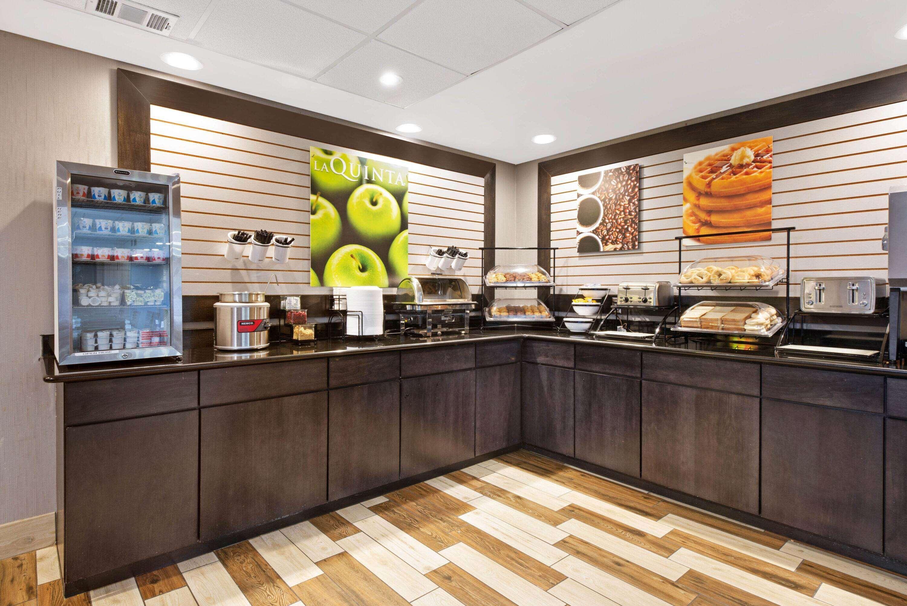 La Quinta Inn & Suites By Wyndham Dc Metro Capital Beltway Capitol Heights Exterior foto