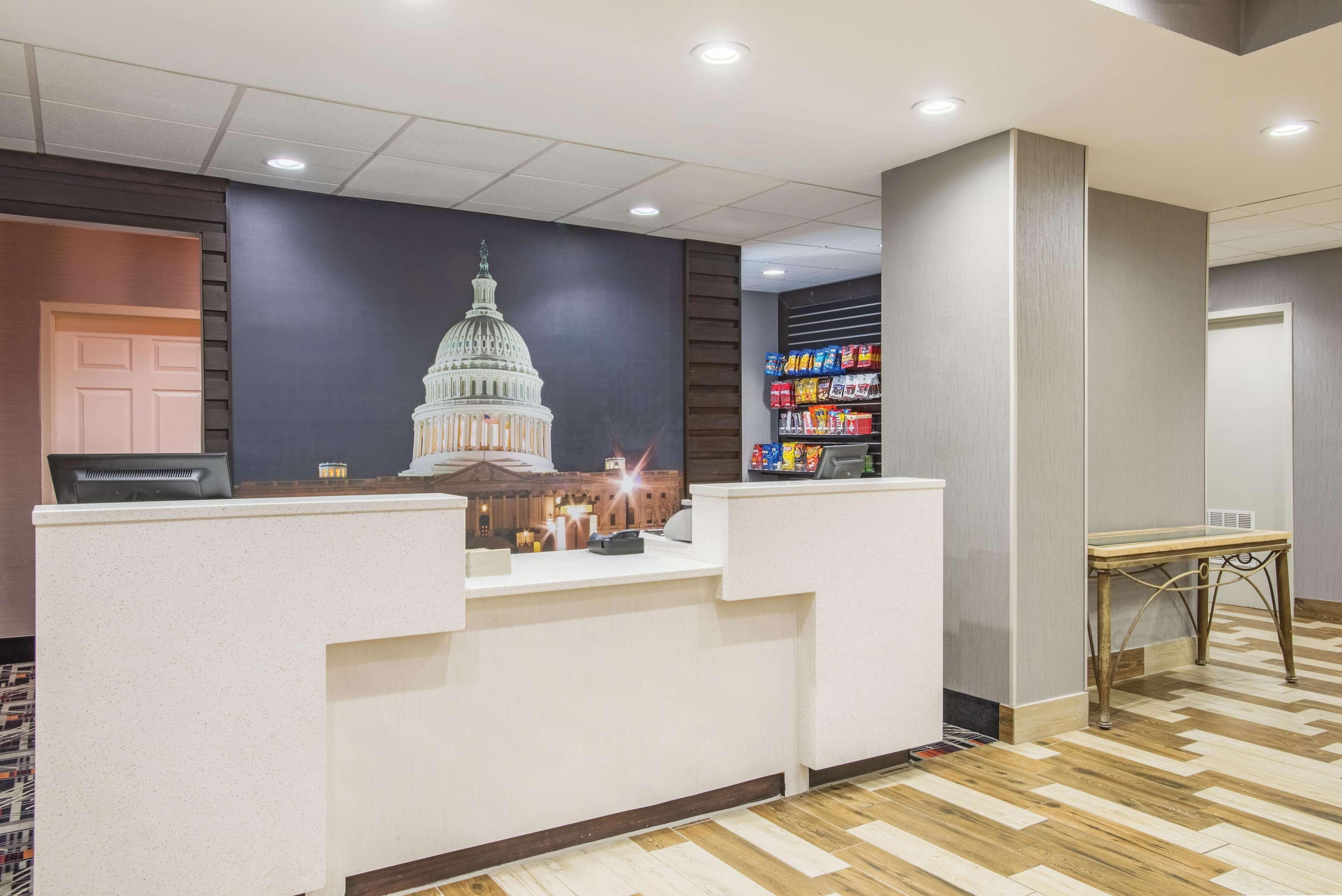 La Quinta Inn & Suites By Wyndham Dc Metro Capital Beltway Capitol Heights Exterior foto