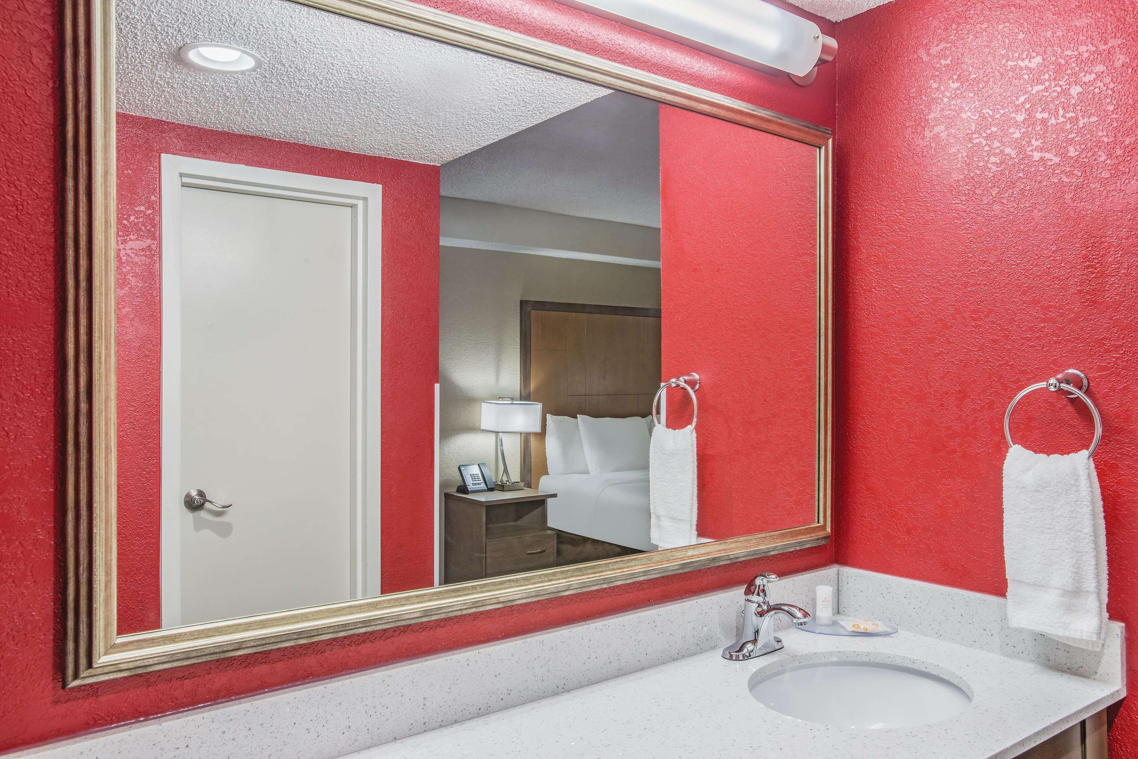 La Quinta Inn & Suites By Wyndham Dc Metro Capital Beltway Capitol Heights Exterior foto