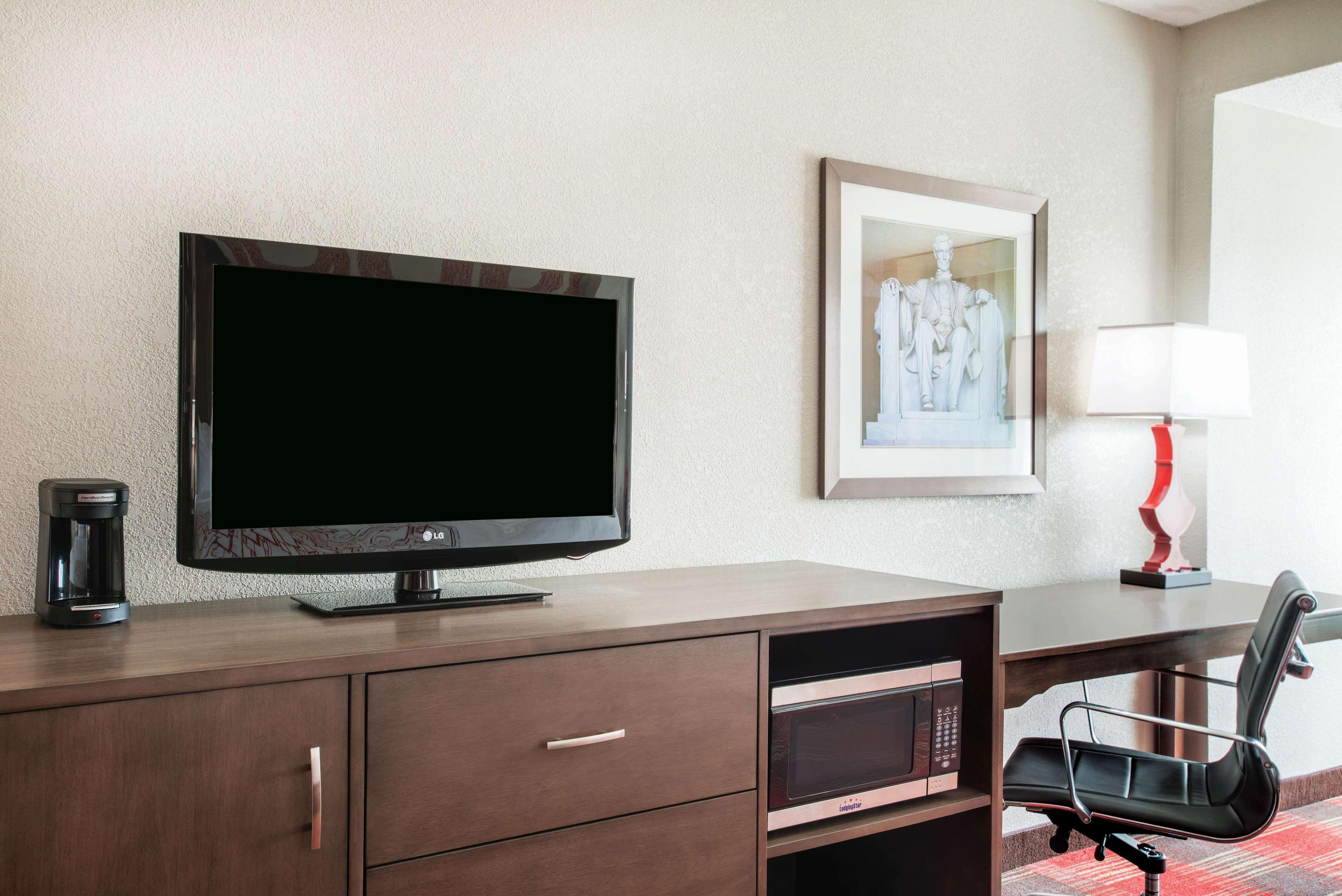 La Quinta Inn & Suites By Wyndham Dc Metro Capital Beltway Capitol Heights Exterior foto