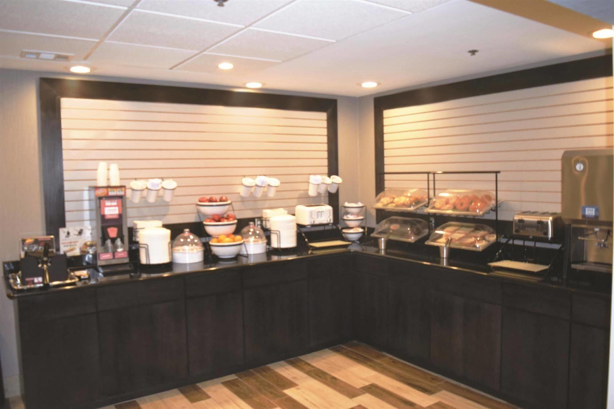 La Quinta Inn & Suites By Wyndham Dc Metro Capital Beltway Capitol Heights Exterior foto
